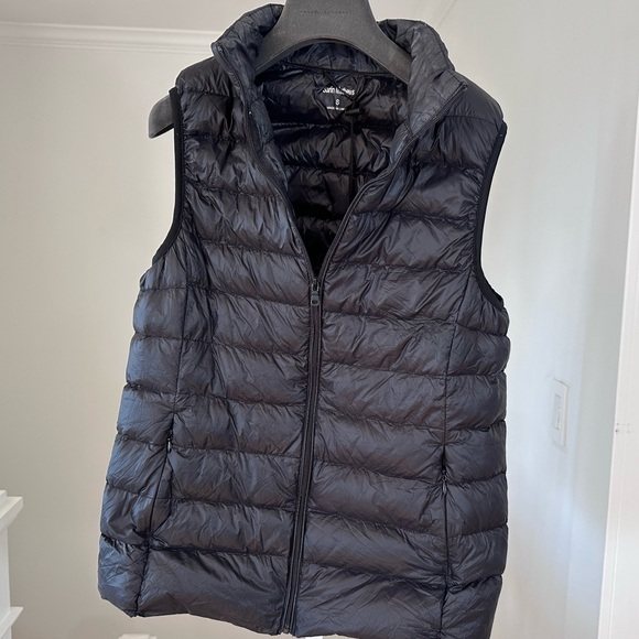 Sarin Matthews black down puffer vest size Small Like New - Picture 3 of 8